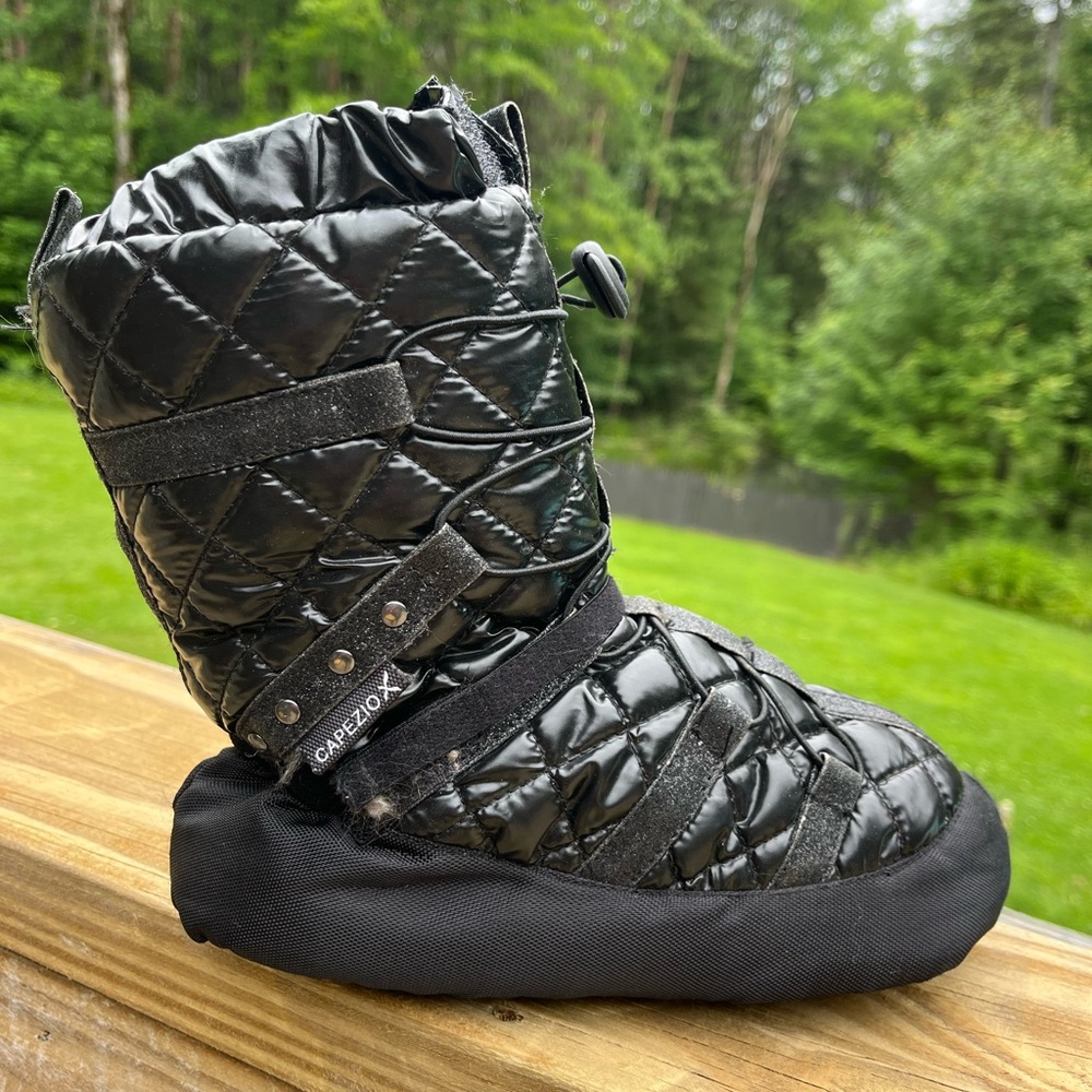 Like new Capezio Dance warmup booties. Size xxs black with a glitter strap.